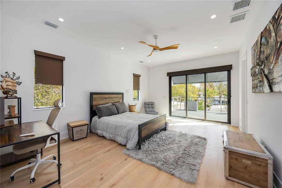 Furnished interior view inside a new home in , Sarasota (Image 19).