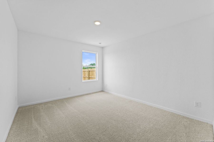 Spacious, unfurnished interior of a new home in Spring Grove, St. Hedwig (Image 10).