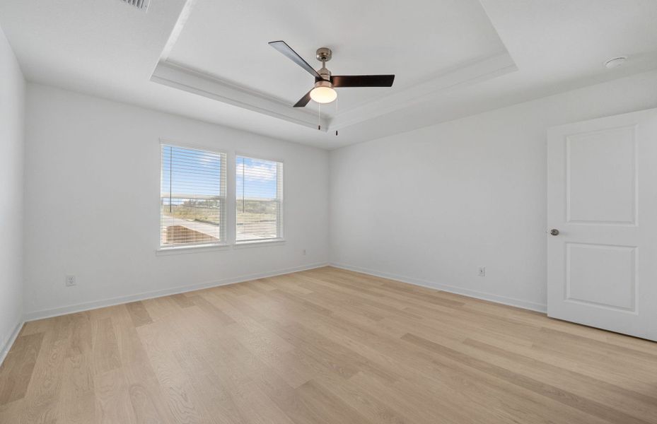 Spacious, unfurnished interior of a new home in Sunfield, Buda (Image 20).