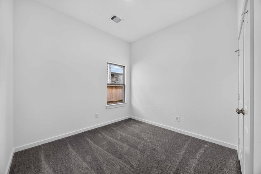 Spacious, unfurnished interior of a new home in La Segarra 40', Brookshire (Image 27).