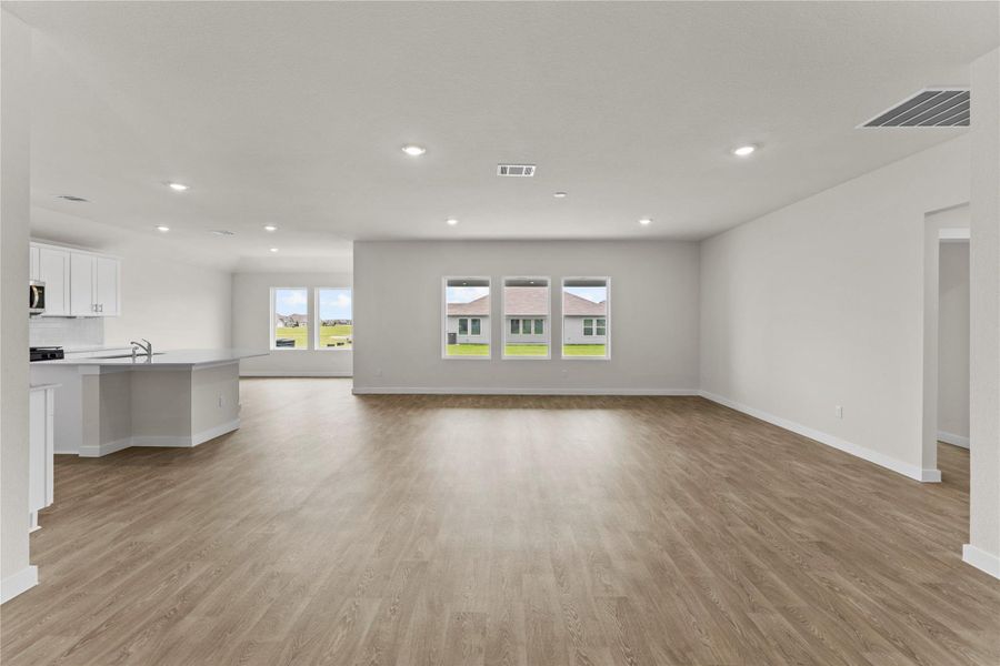 Spacious, unfurnished interior of a new home in Hartland Ranch, Lockhart (Image 24).