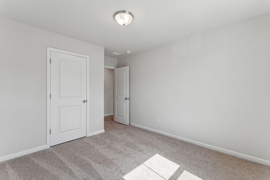 Spacious, unfurnished interior of a new home in , Summerville (Image 23).