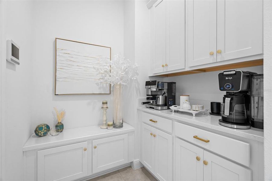 Furnished interior view inside a new home in , Orlando (Image 5).