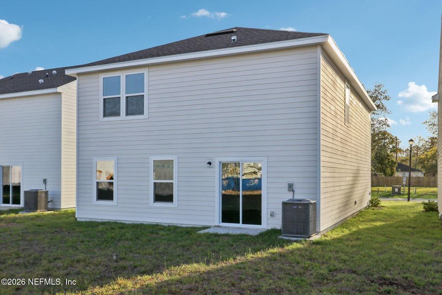 Exterior details and patio area of a home in Park Grove, Jacksonville (Image 21).