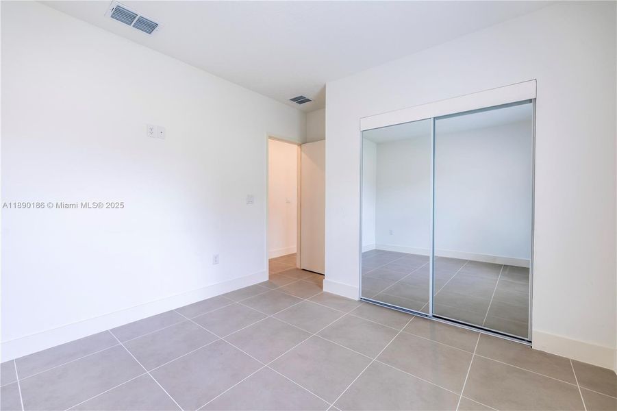 Spacious, unfurnished interior of a new home in , Palm Bay (Image 20).