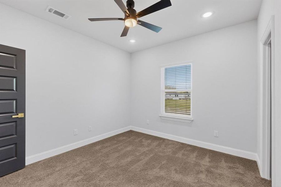 Spacious, unfurnished interior of a new home in , Sulphur Springs (Image 23).