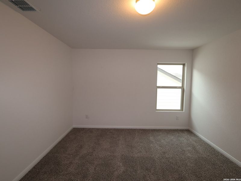 Spacious, unfurnished interior of a new home in Mesquite Ridge, San Antonio (Image 17).