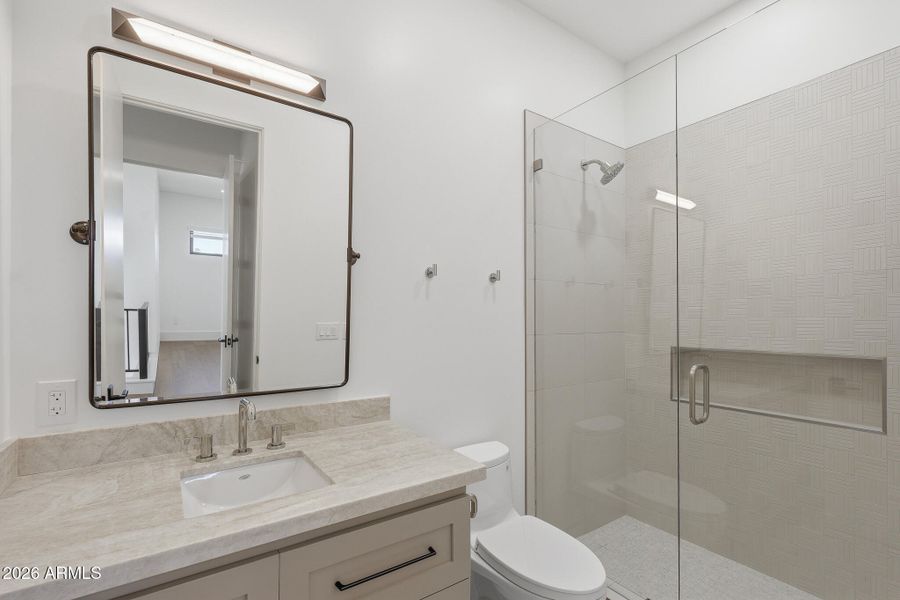 En-suite Bath 4 En-suite Bath 4