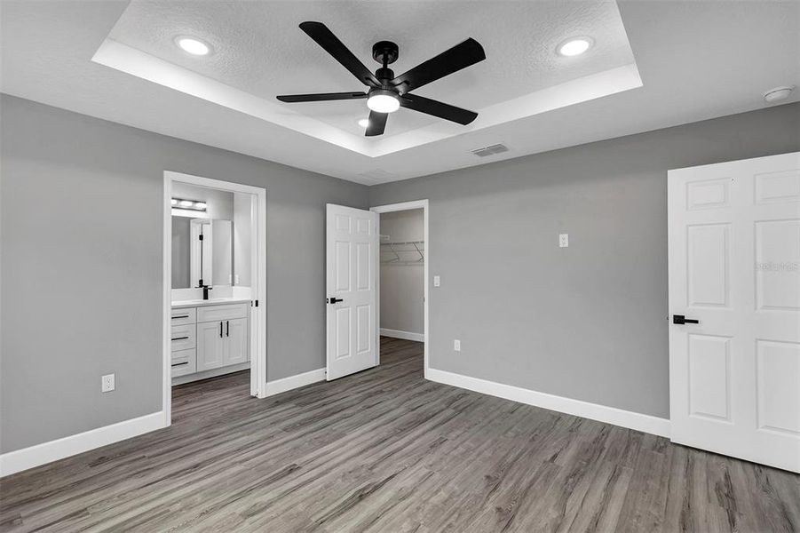 Spacious, unfurnished interior of a new home in , Ocala (Image 27).