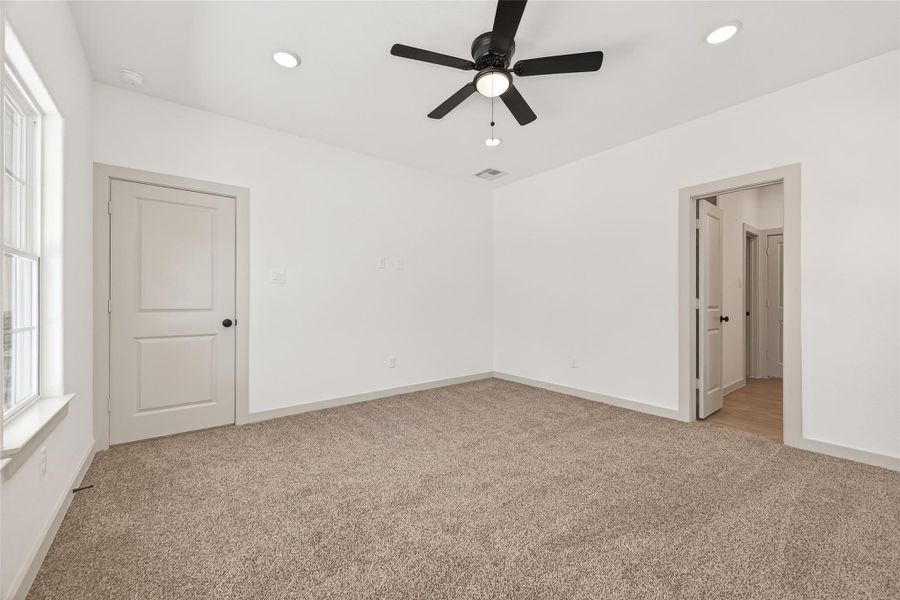 Spacious, unfurnished interior of a new home in , Hempstead (Image 45).