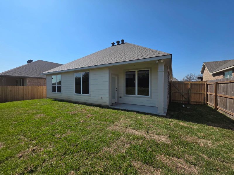 Exterior details and patio area of a home in , Brenham (Image 4).
