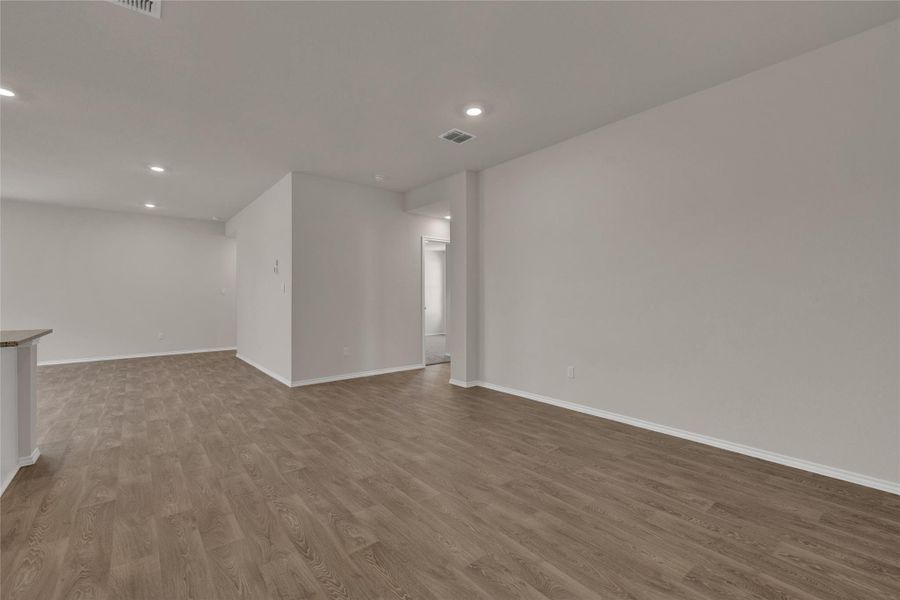 Spacious, unfurnished interior of a new home in Bollinger, Maxwell (Image 33).