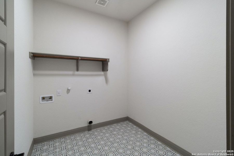 Spacious, unfurnished interior of a new home in Johnson Ranch, Bulverde (Image 23). Spacious, unfurnished interior of a new home in Johnson Ranch, Bulverde (Image 23).