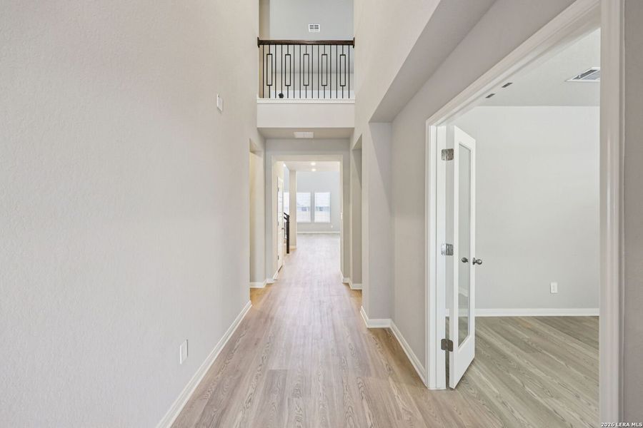 Spacious, unfurnished interior of a new home in Fox Falls, Boerne (Image 38).