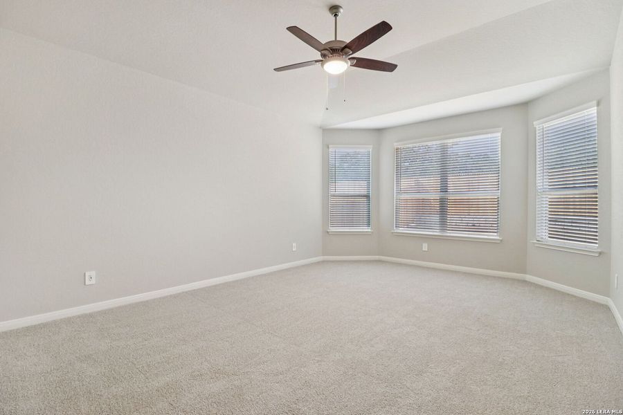 Spacious, unfurnished interior of a new home in Estancia Ranch - Classic Series, San Antonio (Image 25).