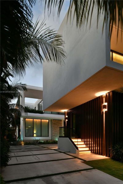 Exterior details and patio area of a home in , Miami Beach (Image 21).