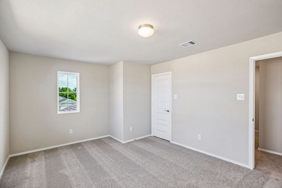 Spacious, unfurnished interior of a new home in Mustang Meadows, Waller (Image 22).