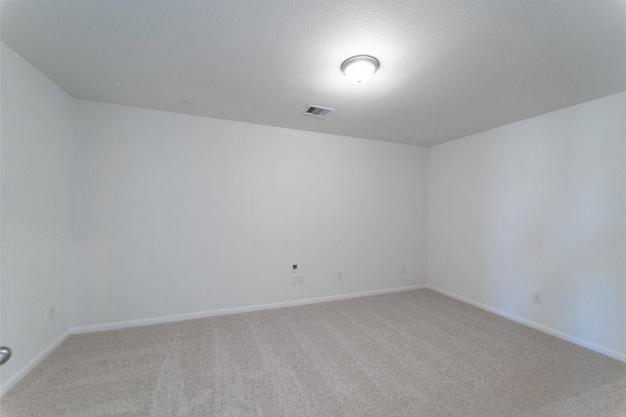 Spacious, unfurnished interior of a new home in Lago Mar, Texas City (Image 39).