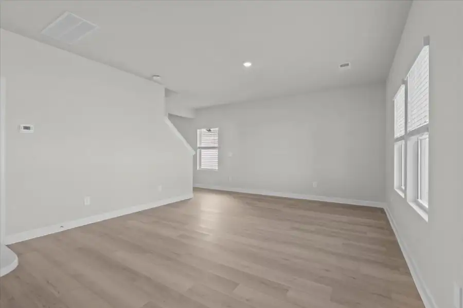 Spacious, unfurnished interior of a new home in Creek Ridge - Heritage Collection, Spartanburg (Image 10).