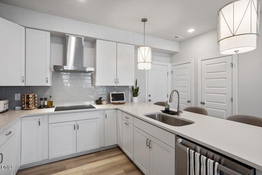 17-1234 Coach Sta Aly 101 [2852095]_22