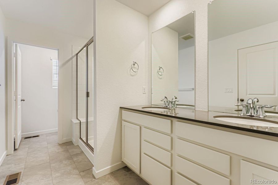 Furnished interior view inside a new home in Parterre, Thornton (Image 8).