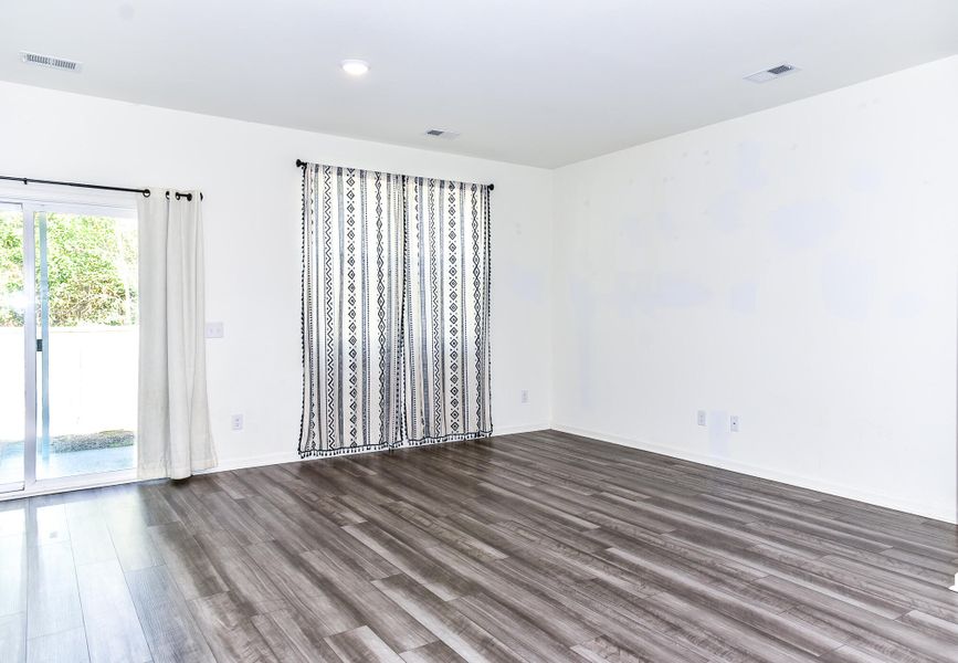 Spacious, unfurnished interior of a new home in , Summerville (Image 19).