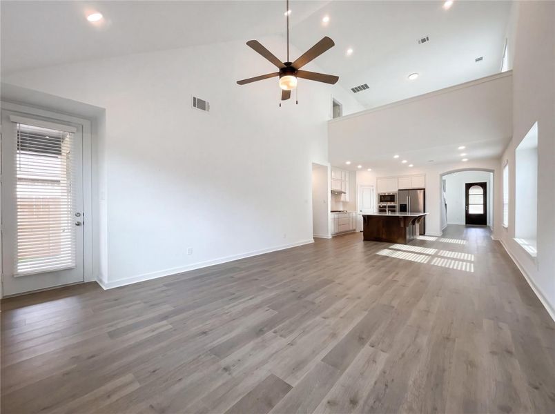 Spacious, unfurnished interior of a new home in Grand Central Park, Conroe (Image 13). Spacious, unfurnished interior of a new home in Grand Central Park, Conroe (Image 13).