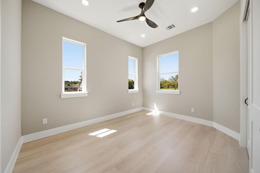 Spacious, unfurnished interior of a new home in , Tomball (Image 41).