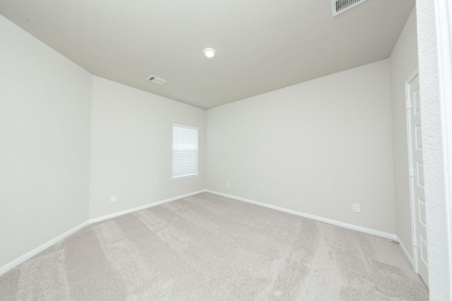 Spacious, unfurnished interior of a new home in Ridgeland Hills, Willis (Image 10).