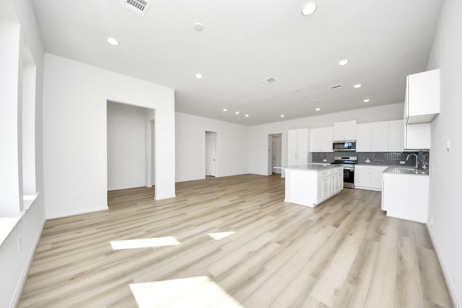 Photos are representative and may not reflect the exact unit.