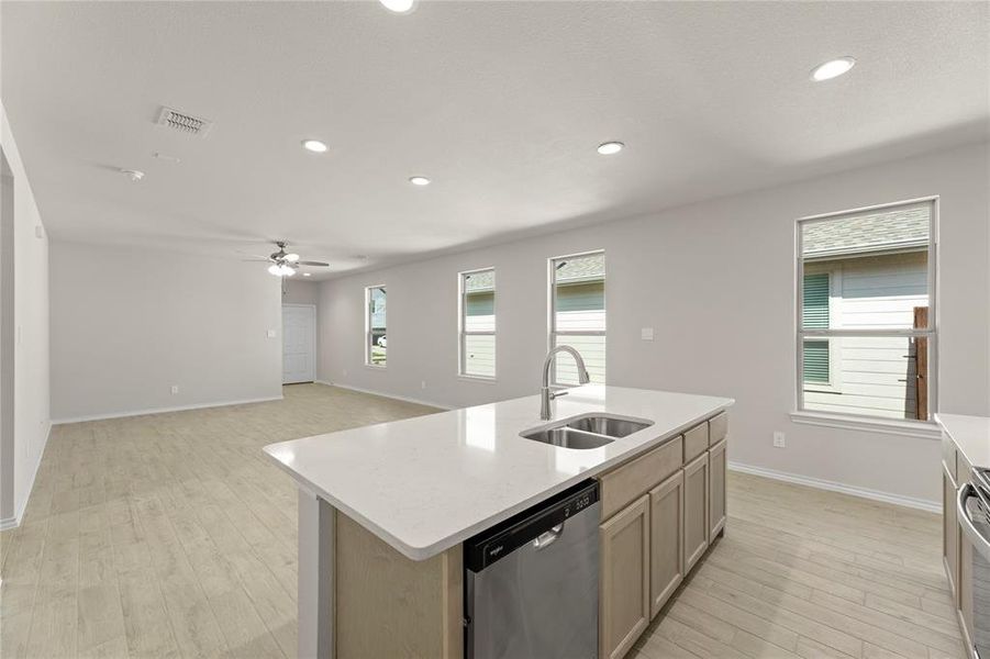 16. 1641 Meadow Crest - Kitchen (3)