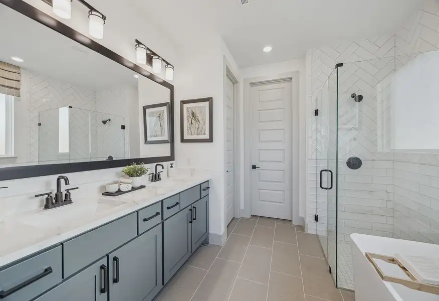 Plan 3034 Primary Bath - Staged - 13 of 19