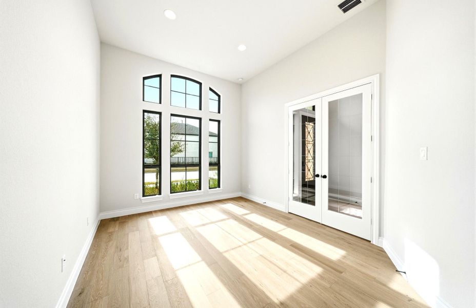 Spacious, unfurnished interior of a new home in Bridgeland 50', Cypress (Image 18).