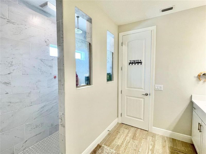 Spacious, unfurnished interior of a new home in Parkview Reserve, Orlando (Image 25).