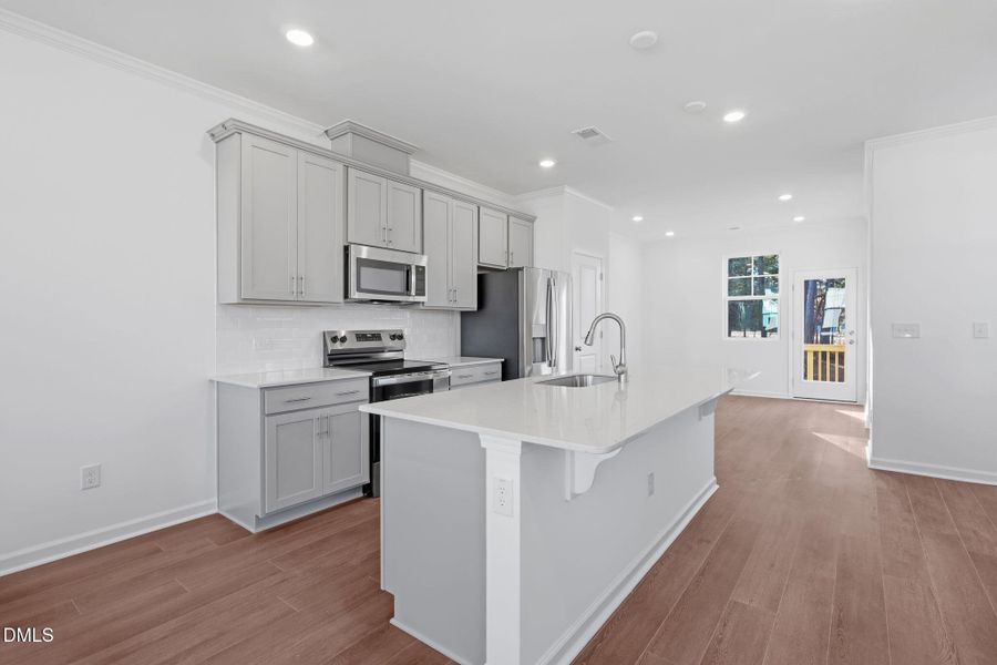 SUN_ElmGrove_Pic_Wyatt_QMI_31_Kitchen_1o