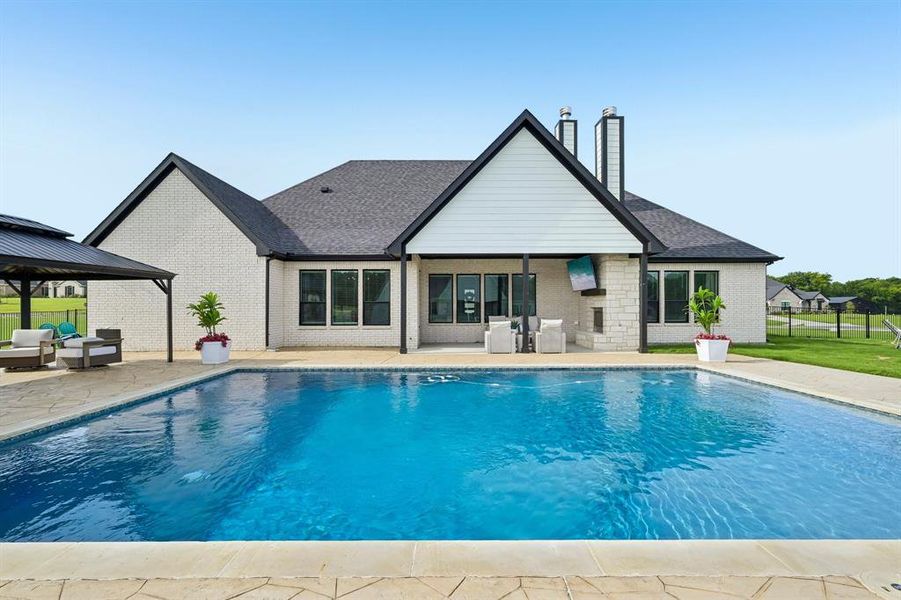 Exterior details and patio area of a home in King Crossing Estates, Van Alstyne (Image 3). Exterior details and patio area of a home in King Crossing Estates, Van Alstyne (Image 3).