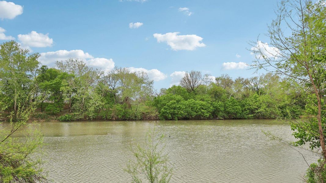 Natural landscape and outdoor views near Valverde in Bastrop (Image 13).