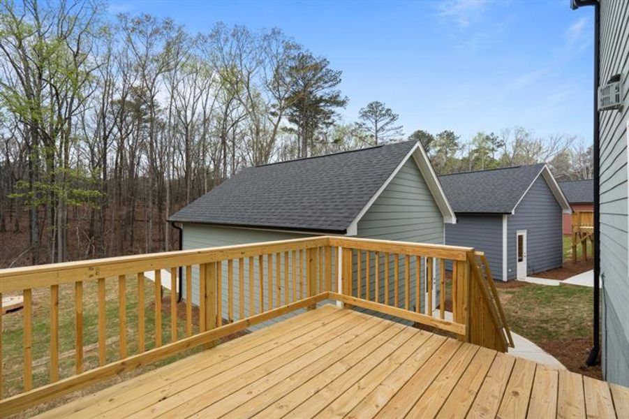 Exterior details and patio area of a home in , Athens (Image 26).