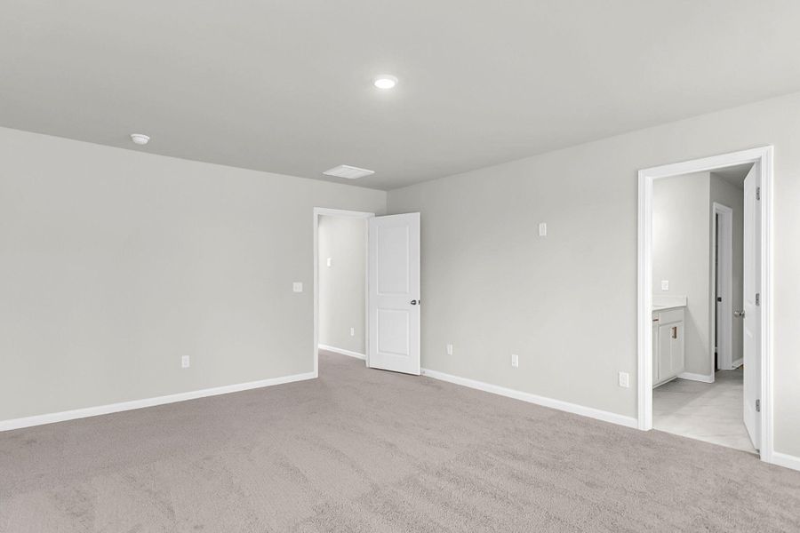 Spacious, unfurnished interior of a new home in Wildcat Chase, Summerville (Image 30).