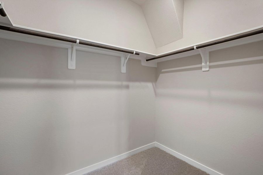 Spacious, unfurnished interior of a new home in River Ranch Trails, Dayton (Image 17).