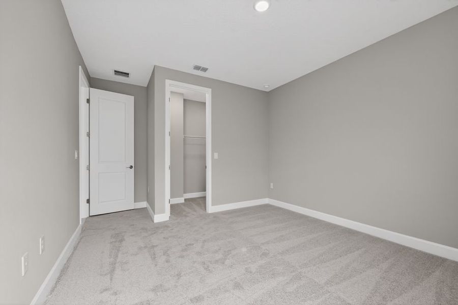 Spacious, unfurnished interior of a new home in Headwaters at Lofton Creek, Yulee (Image 30).