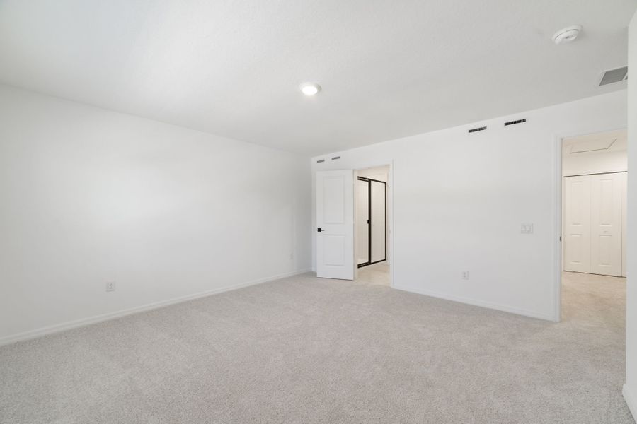 Spacious, unfurnished interior of a new home in Towns at Greenleaf, Oviedo (Image 19).