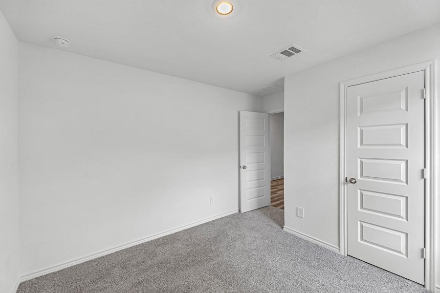 Spacious, unfurnished interior of a new home in Reserve at Mallard Lakes, Orange (Image 10).