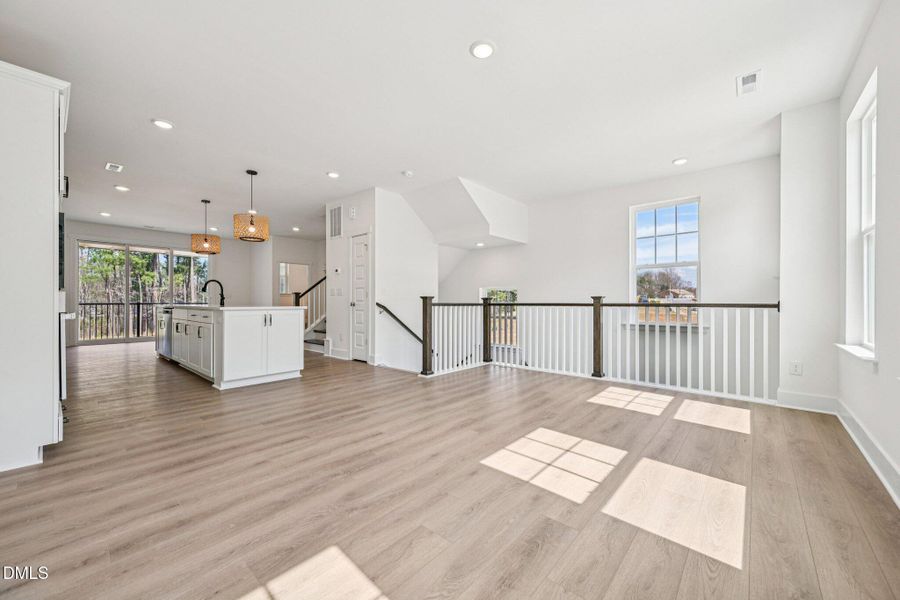 8-web-or-mls-Dunzo Dr-S1203-008
