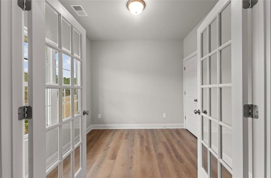 Spacious, unfurnished interior of a new home in , Hartwell (Image 4).