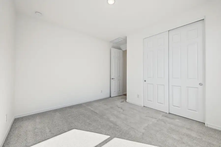 Spacious, unfurnished interior of a new home in Tyler Ranch, Buckeye (Image 11).