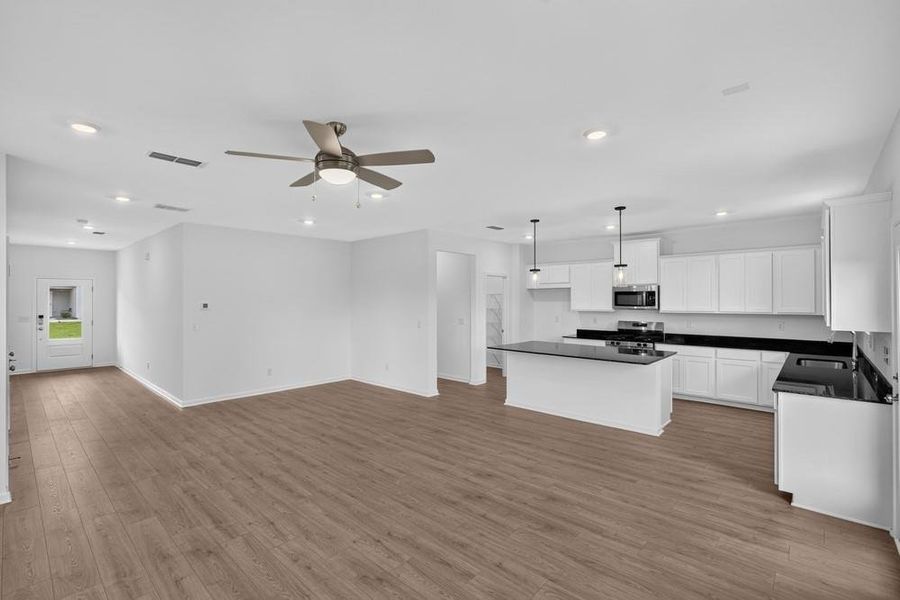Spacious, unfurnished interior of a new home in Heritage River, Euharlee (Image 10).