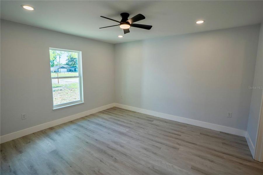 Spacious, unfurnished interior of a new home in , Dunnellon (Image 10).