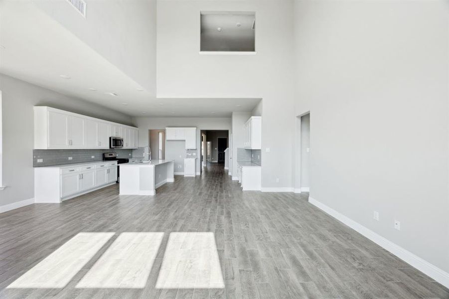 Spacious, unfurnished interior of a new home in Sicily, Princeton (Image 10).