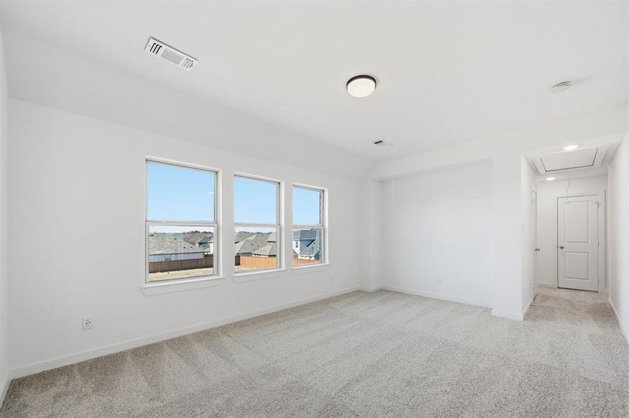 Spacious, unfurnished interior of a new home in Hillstead, Lavon (Image 22).